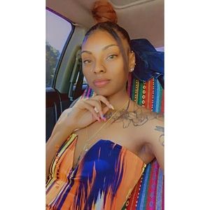 Meet your Posher, Janisha